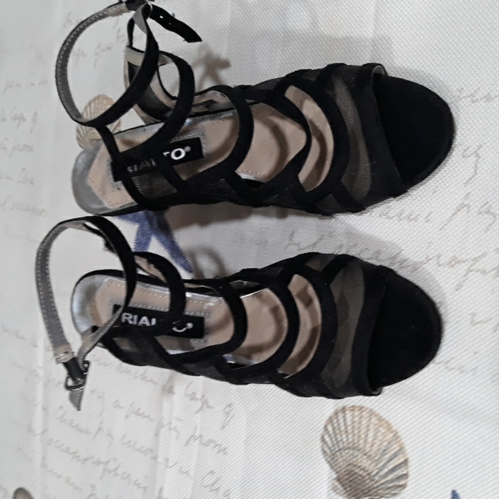 Black heels shoes
